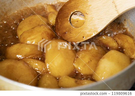 Tarte Tatin apples cooked in butter and sugar Tarte Tatin apples cooked in butter and sugar 119809616