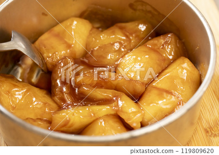 Tarte Tatin apples cooked in butter and sugar Tarte Tatin apples cooked in butter and sugar 119809620