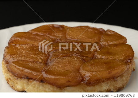 Tarte Tatin 新鮮出爐、熱氣騰騰的 Tarte Tatin 119809768