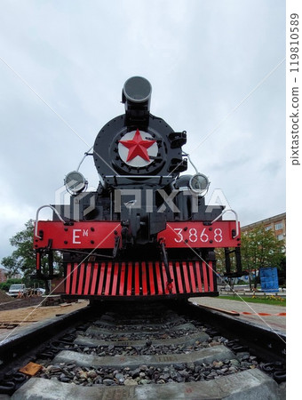 Vintage steam locomotive on rails Vintage steam locomotive on rails 119810589