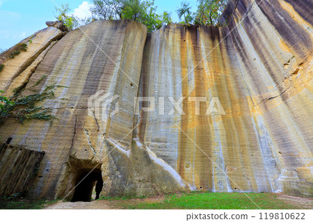 Looking up at the giant rock 119810622