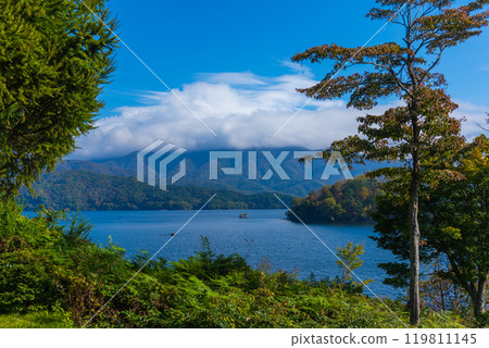 擁有美麗自然風光的豬苗代湖 119811145