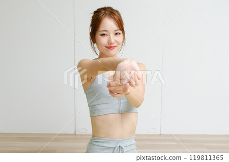 Beautiful Japanese women 119811365