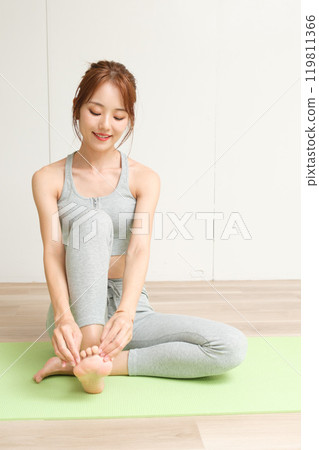 Beautiful Japanese women 119811366