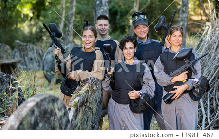 Group photo of cheerful male and female paintball players 119811462