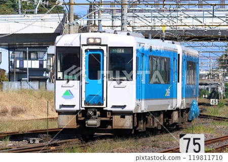 [JR East] Kiha 101 Series ~FRUITS LINER~ (Saza Line: Yamagata Station) 119811710