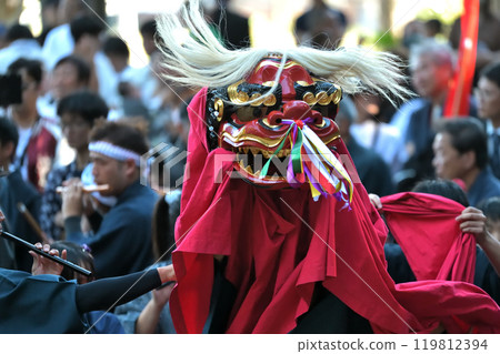Lion dance: Kagura performance at the Takebe Festival in Okayama City, Shichisha Hachimangu Shrine Lion dance: Kagura performance at the Takebe Festival in Okayama City, Shichisha Hachimangu Shrine 119812394