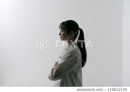 Profile of a thinking female chef Profile of a thinking female chef 119812530