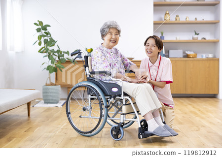 Nursing image Portrait of senior woman and caregiver 119812912