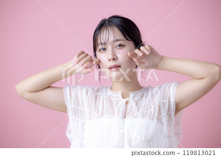 美人形象女性肖像粉紅背景 美人形象女性肖像粉紅背景 119813021