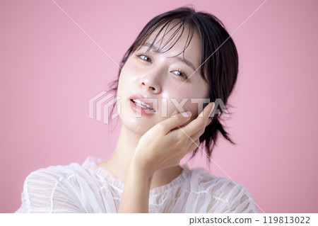 美人形象女性肖像粉紅背景 美人形象女性肖像粉紅背景 119813022