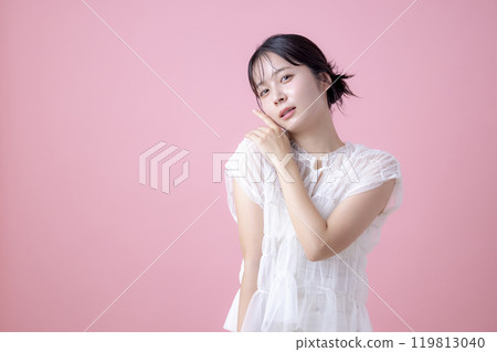 美人形象女性肖像粉紅背景 119813040