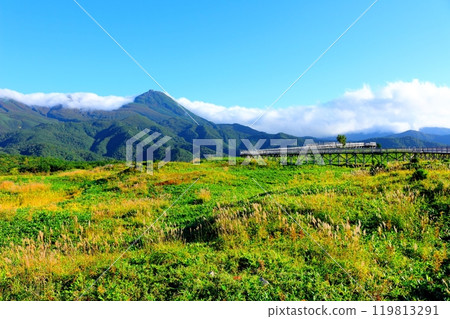 Hokkaido Travelogue: Shiretoko Five Lakes in late September: Autumn leaves at Shiretoko Five Lakes 119813291