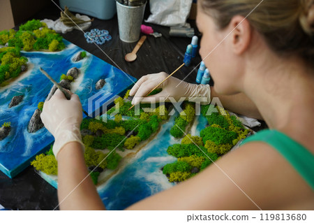 The process of making the art decor of epoxy resin, natural stones and moss The process of making the art decor of epoxy resin, natural stones and moss 119813680