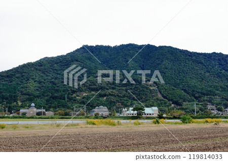 Scenery of Omihachiman city: Mount Hinoyama and buildings at its base Scenery of Omihachiman city: Mount Hinoyama and buildings at its base 119814033