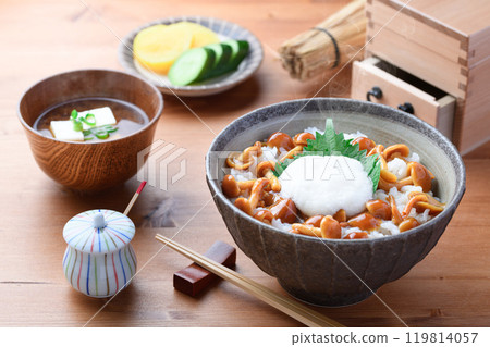 滑子碗（黏蘑菇碗，配蘑菇和磨碎的山藥） 119814057