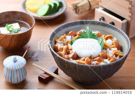 Nameko rice bowl (sticky rice bowl of nameko and grated yam) 119814058
