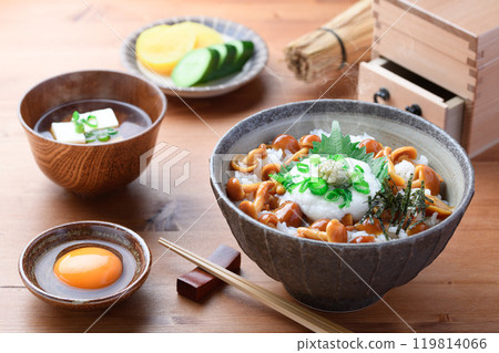 滑子碗（黏蘑菇碗，配蘑菇和磨碎的山藥） 119814066