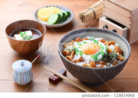 Nameko rice bowl (sticky rice bowl of nameko and grated yam) 119814068