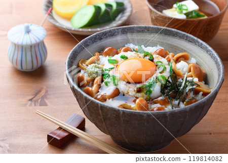 滑子碗（黏蘑菇碗，配蘑菇和磨碎的山藥） 119814082