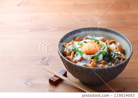 滑子碗（黏蘑菇碗，配蘑菇和磨碎的山藥） 119814083