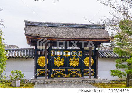 Karamon Gate (Imperial Envoy Gate) of Sanboin Temple, Daigoji Temple, Kyoto 119814899
