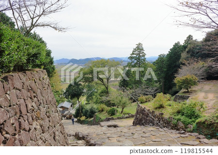 從安土城遺址主路中間看到的景色 119815544