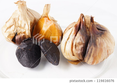 Black garlic 119816076
