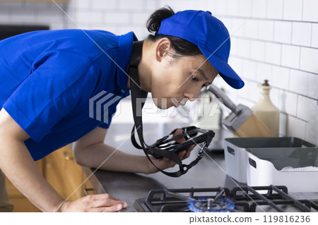 Housing sales man checking the kitchen 119816236