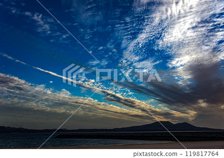 <Sansan Tomie Camp Village, Goto City> Dawn at Tarojima Beach <Sansan Tomie Camp Village, Goto City> Dawn at Tarojima Beach 119817764