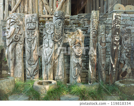 Totem poles in Simola Wa Village, Tengchong, Yunnan 119818334