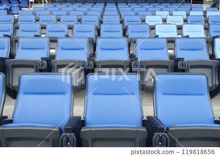 體育場座位排列整齊 體育場座位排列整齊 119818656