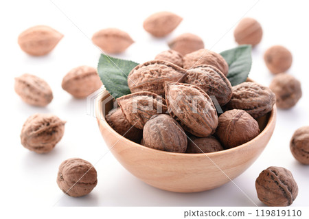 Shelled Japanese walnuts (natural walnuts) from Niigata Prefecture, domestically produced, additive-free, no coloring Shelled Japanese walnuts (natural walnuts) from Niigata Prefecture, domestically produced, additive-free, no coloring 119819110