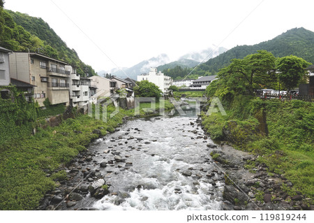 雨季從郡上八幡新橋看到的吉田川上游風景 雨季從郡上八幡新橋看到的吉田川上游風景 119819244