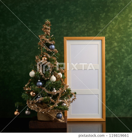 the mini  Christmas tree is assembling for the feast 119819661