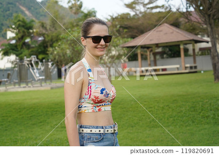 A young woman enjoying an workout outdoors  119820691