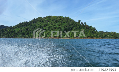 哥打京那巴魯海、島嶼和水噴霧 3 119821593