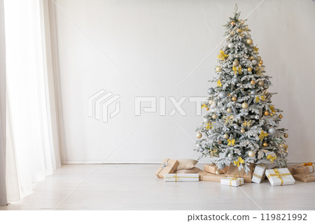 Christmas tree with gifts decorated with toys in the interior for the new year 119821992