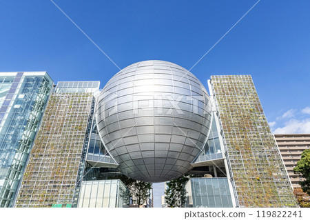 愛知縣名古屋市，名古屋市科學館在陽光明媚的日子 119822241
