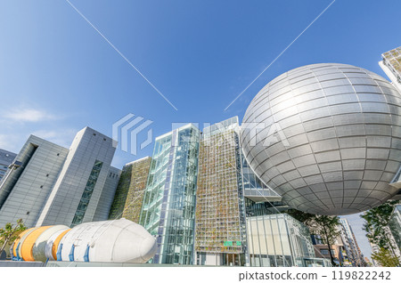 愛知縣名古屋市，名古屋市科學館在陽光明媚的日子 119822242