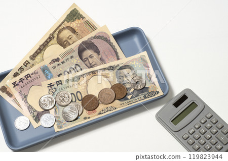 Image of cash settlement with new banknotes, coins and a calculator 119823944