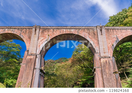 [Gunma Prefecture] Usui Third Bridge and Megane Bridge in Autumn 119824168