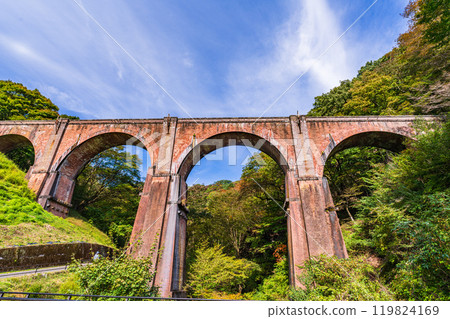 [Gunma Prefecture] Usui Third Bridge and Megane Bridge in Autumn 119824169