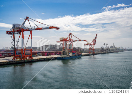 Gantry cranes at container terminal 119824184