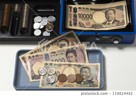 使用手持保險箱和現金提前付款的圖片 119824482