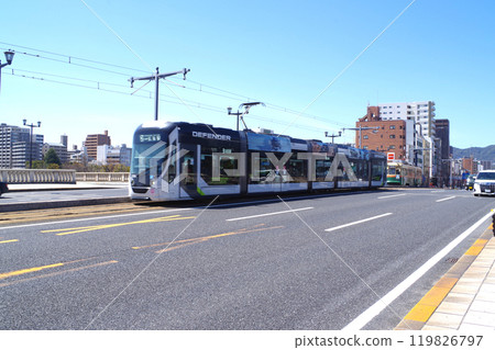 穿過相生橋的電車 穿過相生橋的電車 119826797