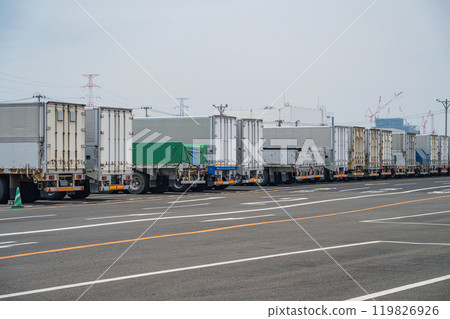 仙台港卡車碼頭風景 119826926