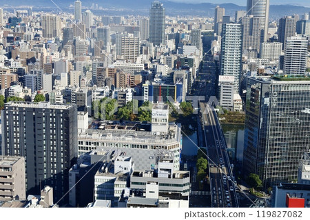 漂浮在晨霧中的大阪城，生駒山，將大阪與大阪分開，大阪城公園，大阪府廳，晨霧，古老的山脈，大阪 119827082