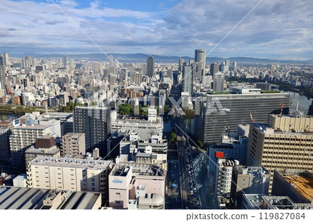 漂浮在晨霧中的大阪城，生駒山，將大阪與大阪分開，大阪城公園，大阪府廳，晨霧，古老的山脈，大阪 119827084