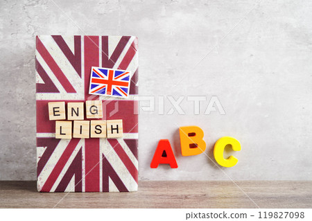 English book with graduate hat, learning and tutorial for foreigner. English book with graduate hat, learning and tutorial for foreigner. 119827098